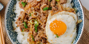 Gyudon (Japanese Beef Rice Bowl)